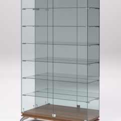 Витрина стеклянная ПРИМАВЕРА КЛАССИК №11 (с дверками, задняя стенка - зеркало), Орех