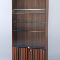 Витрина Смоки №3, Орех