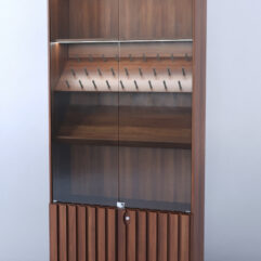 Витрина Смоки №6, Орех