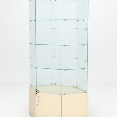 Витрина стеклянная ИСТРА угловая №17 шестигранная (с дверкой, задние стенки - стекло), Крем Вайс